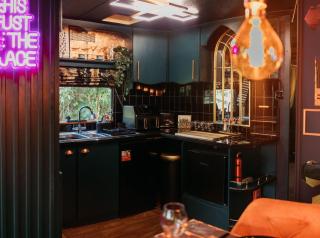 The Velvet Hideaway - Burnham on Sea - 2