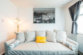 Family & Group Stay in Manchester - Free Parking - 5