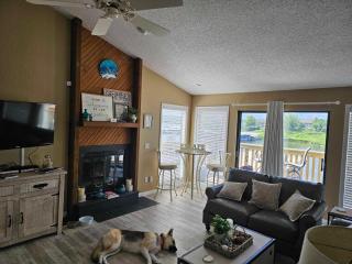 Waterfront Oasis Condo with Gorgeous Deck Views - 6