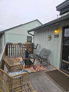 Waterfront Oasis Condo with Gorgeous Deck Views - Four Seasons - 5