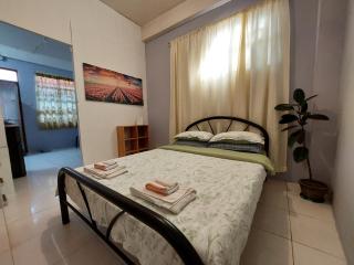 GGGO RESIDENCES, Studio 102, QUEEN - - 0
