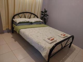 GGGO RESIDENCES, Studio 102, QUEEN - - 2
