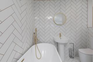 Free Parking The Quays- Sleeps 8 by Genesis Living - Manchester - 6