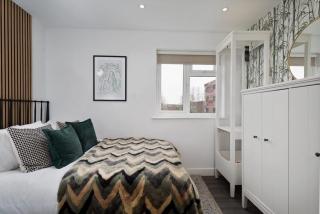 Free Parking The Quays- Sleeps 8 by Genesis Living - Manchester - 5