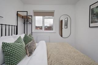 Free Parking The Quays- Sleeps 8 by Genesis Living - Manchester - 3