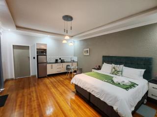 3 Cradock Road - - 9