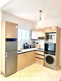 Sunny, Equipped, 10min Beach, Wifi, Netflix, Parking, balcony - 6