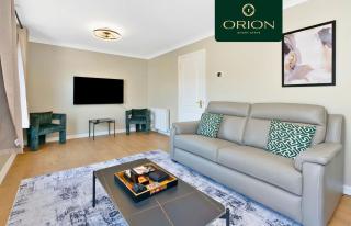LUXE Townhouse - LONGER STAYS and REDUCED PRICES Only by Visiting ORION SHORT STAYS, 4 Rooms, Fully Equipped, HOT-TUB, Games Room, EV Power Point, Centrally Located, Newly Renovated and ONLY 5 Mins to STANNERGATE Ports - 9