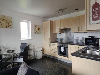 Stylish spacious 2 bed Apt Balcony Nr City Stadium - Manchester - 8
