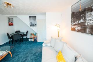 3-Bed City Retreat - Sleeps 8 Garden & Parking - 6