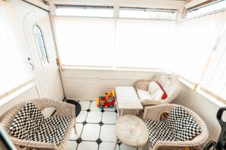 3-Bed City Retreat - Sleeps 7 Garden & Parking - Manchester - 3