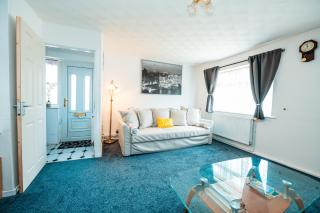3-Bed City Retreat - Sleeps 7 Garden & Parking - Manchester - 2