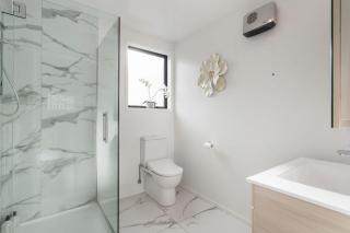 Brand New Opposite Hagley Park Close CBD Hospital - Fendalton - 2
