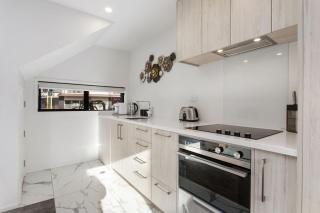 Brand New Opposite Hagley Park Close CBD Hospital - Fendalton - 6