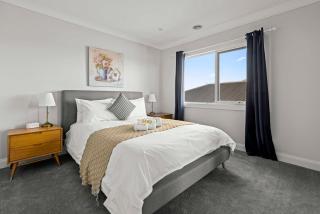 StayAU Contemporary 5BRM Families Home Point Cook - 5