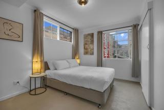 Central 1-Bed Adelaide Apartment with Balcony - Adelaide - 9