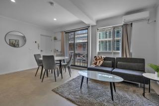 Central 1-Bed Adelaide Apartment with Balcony - Adelaide - 0
