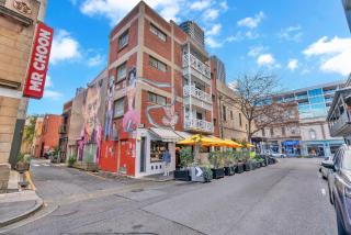 Central 1-Bed Adelaide Apartment with Balcony - Adelaide - 7
