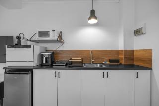 Central 1-Bed Adelaide Apartment with Balcony - Adelaide - 4