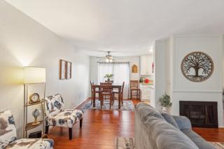 Parking,Pet,2bd,2b,WIFI,Smart TVs,Walk to Food,Fun - Long Beach - 2