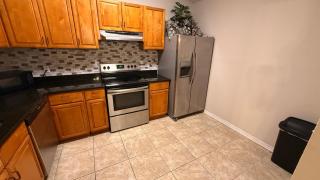 L12 Private Room with Smart TV Near Everything - 3