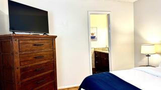 Stylish 4BR Retreat in Cypress - King Bed -Fireplace -Outdoor Patio - TVs in 4 Rooms - 5