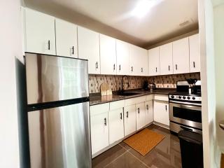 Cozy Upper Beaches Apartment - Toronto - 2