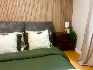Cozy Upper Beaches Apartment - Toronto - 5