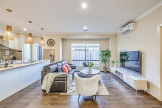 StayAU Pakenham 5 BRM Hidden Oasis Pet-friendly - 0