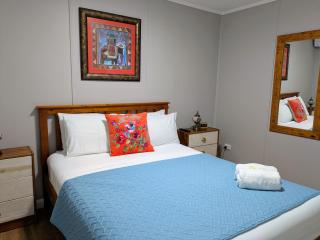 Cute Cottage - 2 Bedrooms - City & Strand Beach Location - Townsville - 2