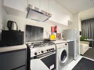 Premium Studio Near the Airport - Sharjah - 1