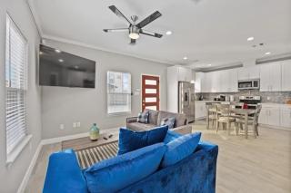 Gated Unit With Laundry l Near NRG and Med Center and HOU Airport - Houston - 1