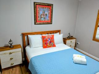 Cute Cottage - 2 Bedrooms - City & Strand Beach Location - Townsville - 1