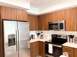 Comfortable 2BR Apartment with Pool and Gym, Steps from Jackson Memorial - Miami - 2