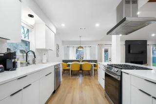 Stylish Austin Escape 4BR, 2BA, Minutes from Domain, Q2 Stadium - Austin - 9
