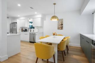 Stylish Austin Escape 4BR, 2BA, Minutes from Domain, Q2 Stadium - Austin - 4