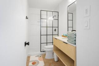 Stylish Austin Escape 4BR, 2BA, Minutes from Domain, Q2 Stadium - Austin - 3