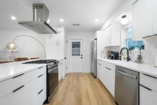 Stylish Austin Escape 4BR, 2BA, Minutes from Domain, Q2 Stadium - Austin - 1