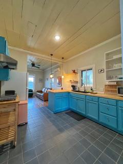 The Eastsider near Frost Bank Center Alamodome Convention Center and more - San Antonio - 5