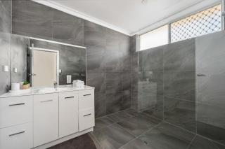 On the canal -Central Broadbeach - Gold Coast - 6