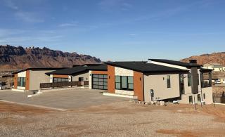 New Desert Vista Retreat 12 Bedroom all Suites - 3