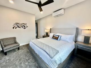 New Desert Vista Retreat 12 Bedroom all Suites - Moab - 1