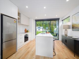 Ocean Whisper Retreat - Kaikoura Holiday Home - Kaikoura - 1