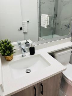 New and Modern 1 bedroom suite near beach - Surrey - 8