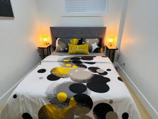 New and Modern 1 bedroom suite near beach - Surrey - 2