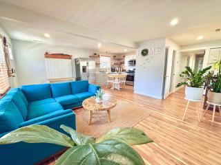 Unique Wildwood 3 BR 1,5 BA Entire House in the Heart of Wildwood! - Wildwood - 0