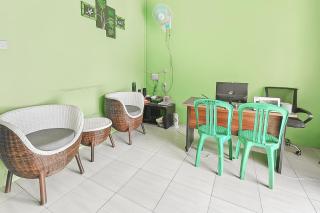 RedDoorz near RS Dr Hafiz Cianjur - Cianjur - 9
