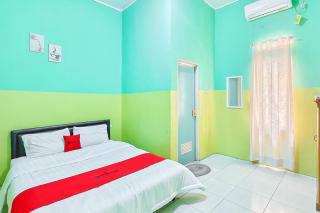RedDoorz near RS Dr Hafiz Cianjur - Cianjur - 0