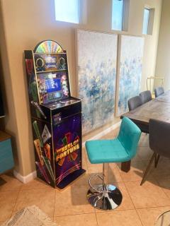 Tiki Boho Pool Spa Arcade Mini Golf BBQ - Indio - 7