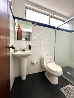 Amplio Apto familiar con AC en La Orquídea - 4